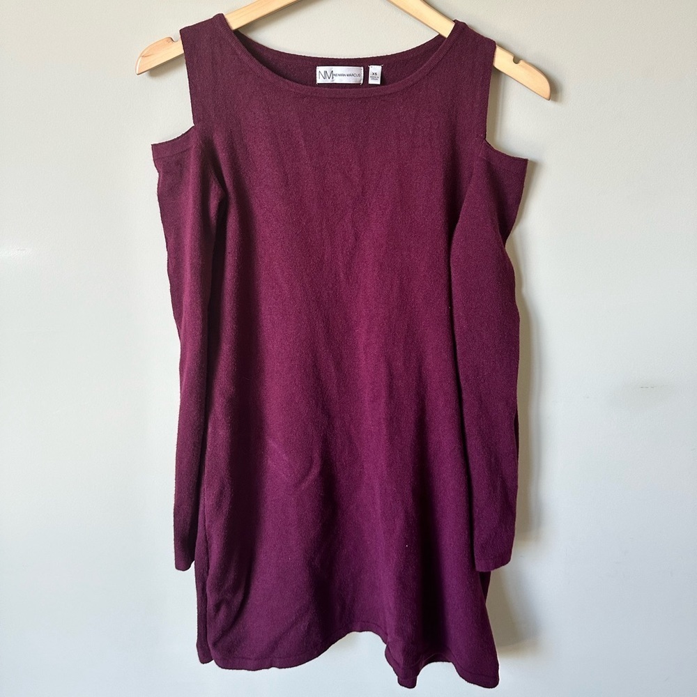Neiman Marcus Cold Shoulder Midi  Dress in Burgundy.
Size XS - Picture 2 of 4
